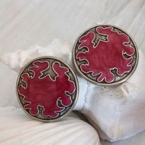 Vintage Lightweight Metal Conch Magenta Enamel Very Cool Clipon Earrings
